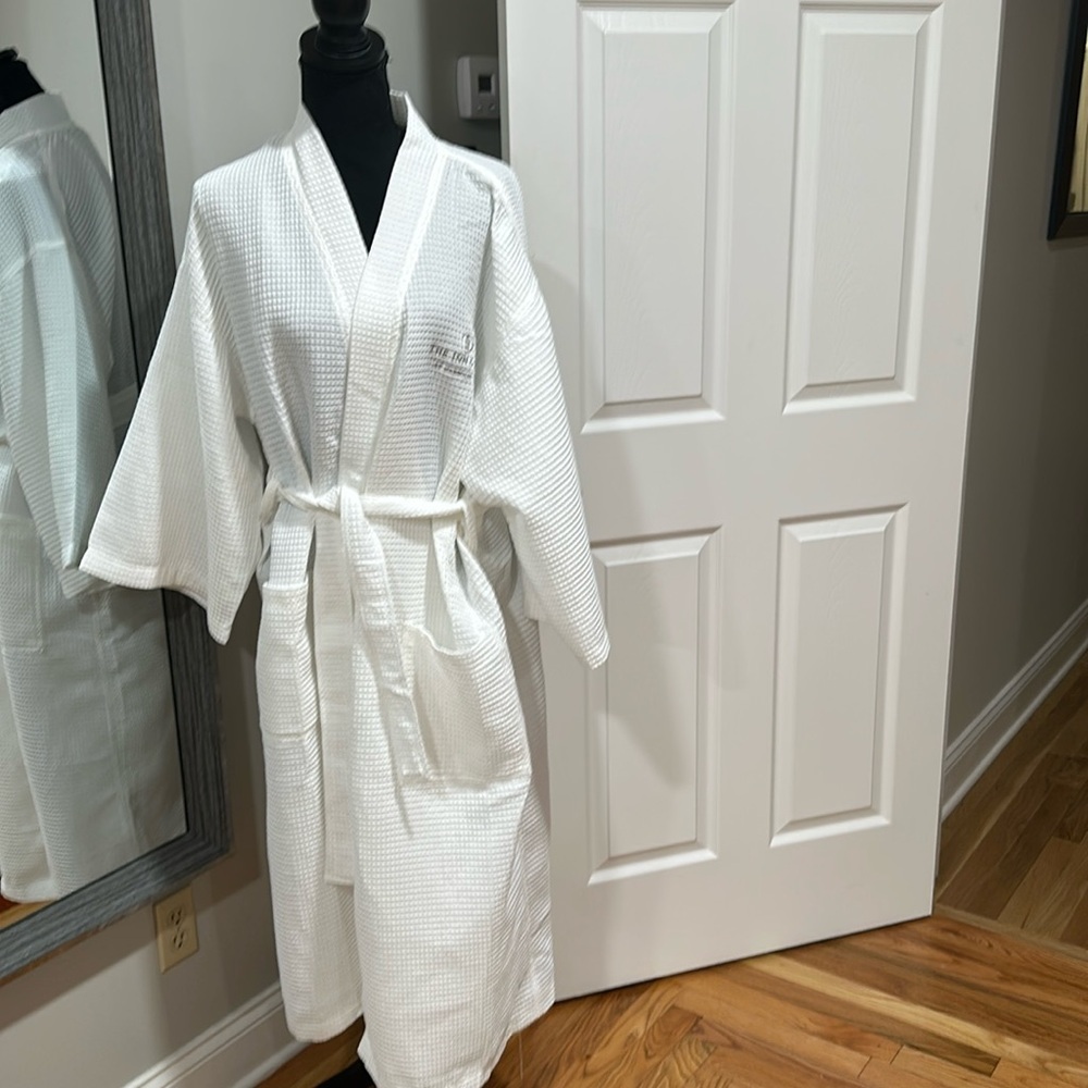 Boca Terry white one size robe.one size unisex